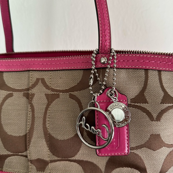 Pink Coach signature C bag - Picture 3 of 5